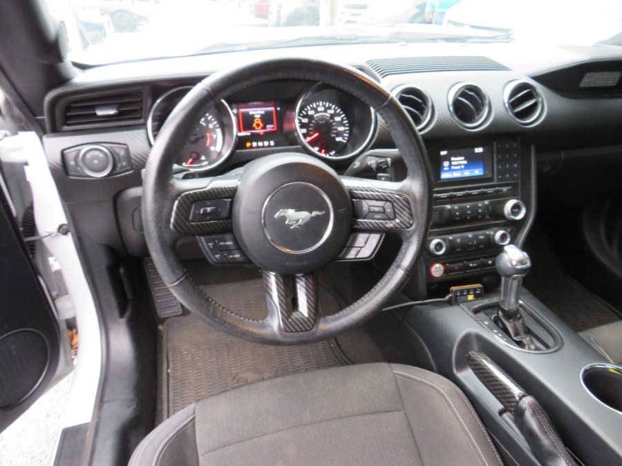 2016 Ford Mustang 2dr Conv V6 photo