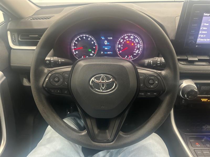 2021 Toyota RAV4 XLE photo