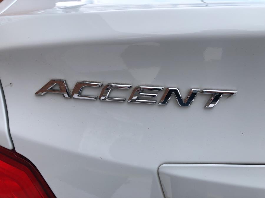 2016 Hyundai Accent 4dr Sdn Auto SE photo