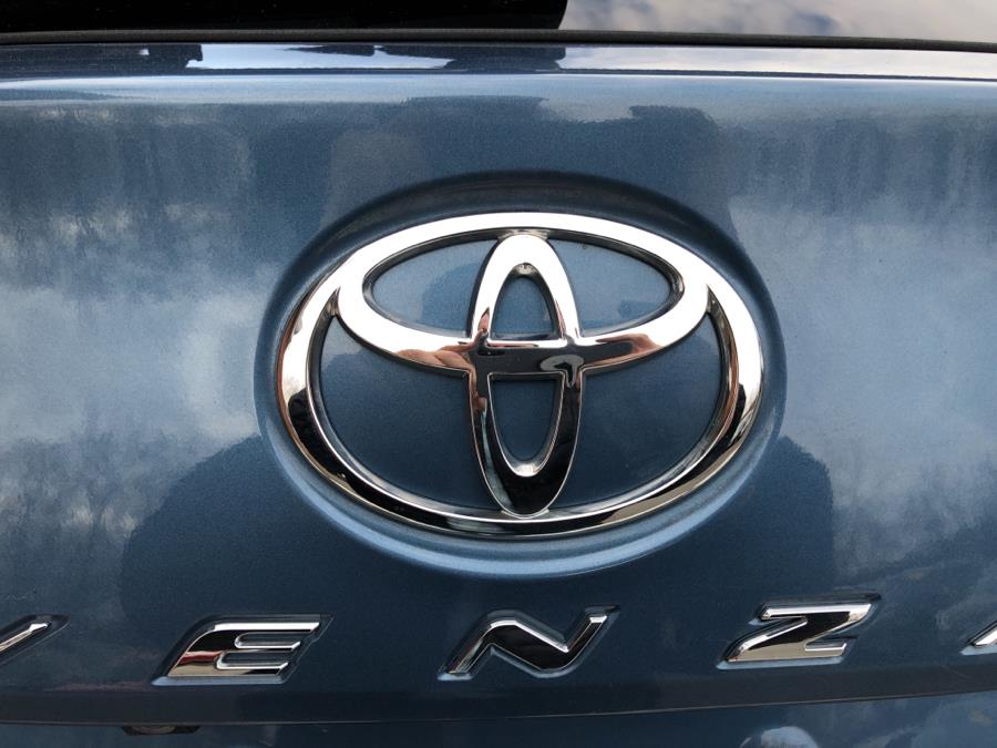2010 Toyota Venza AWD V6 photo