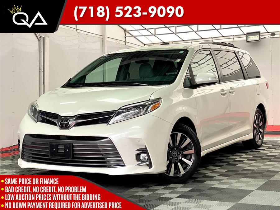 The 2018 Toyota Sienna Limited photos
