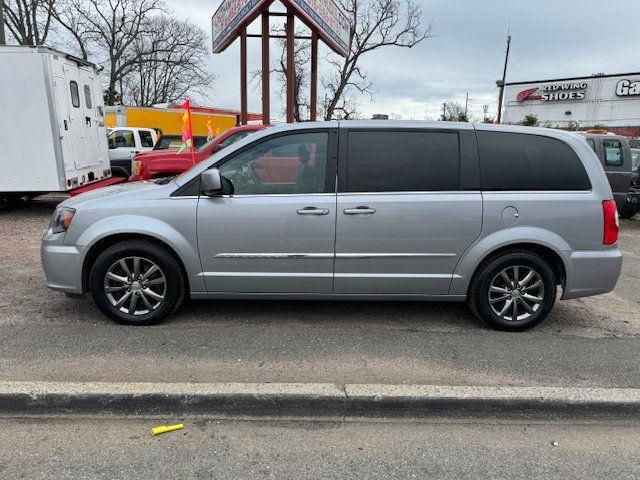 2015 Chrysler Town & Country 7 PASSENGER FULLY EQUIPPED GRE photo