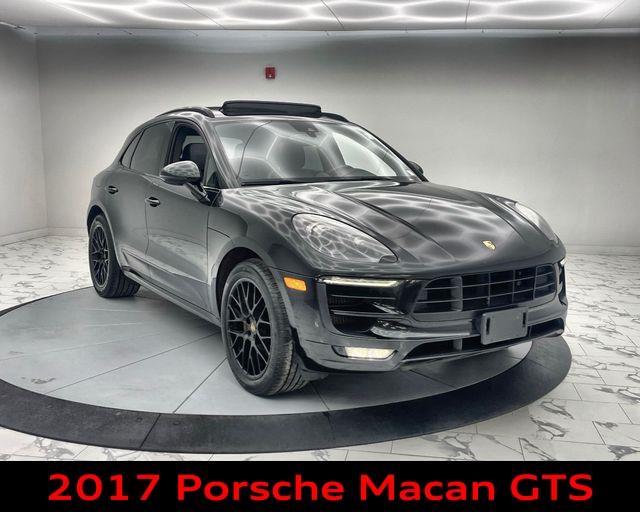The 2017 Porsche Macan GTS photos