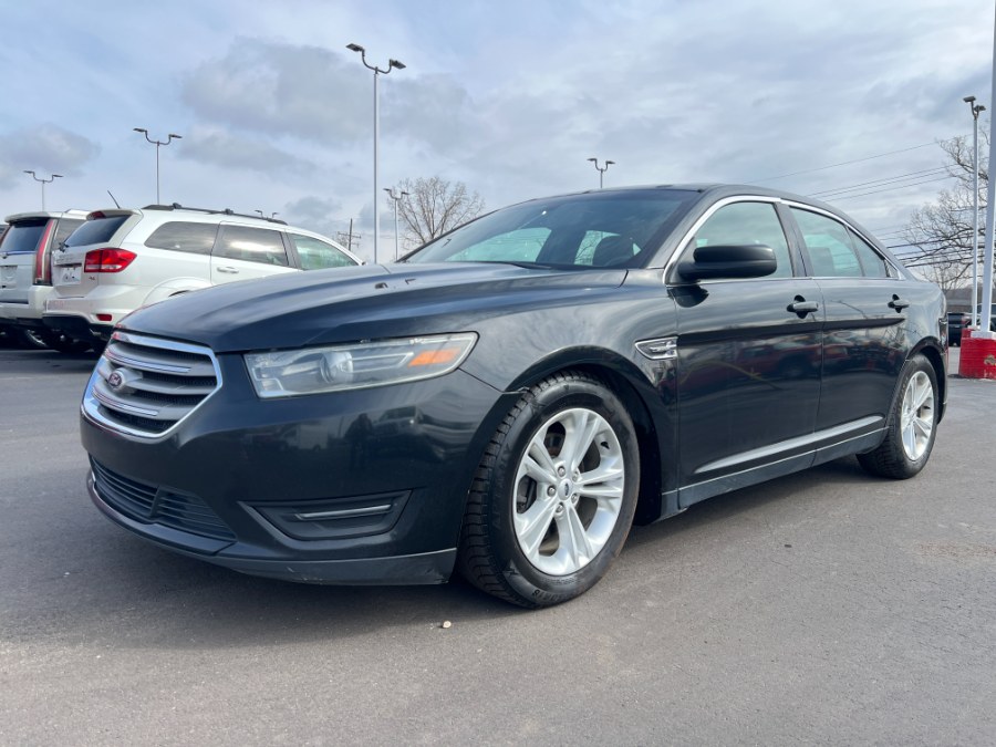 The 2015 Ford Taurus 4dr Sdn SEL FWD photos