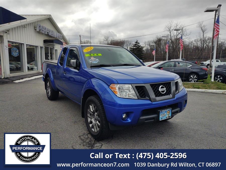 The 2012 Nissan Frontier SV V6 photos