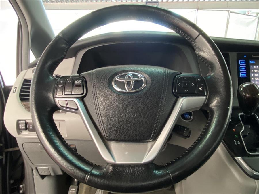 2015 Toyota Sienna XLE Premium photo