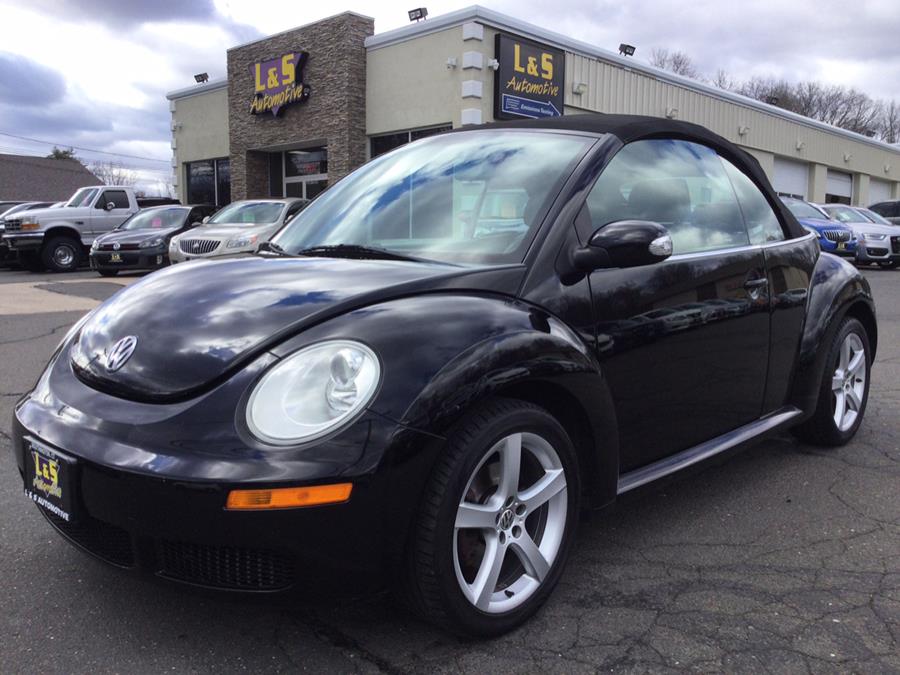 The 2009 Volkswagen New Beetle Base PZEV photos