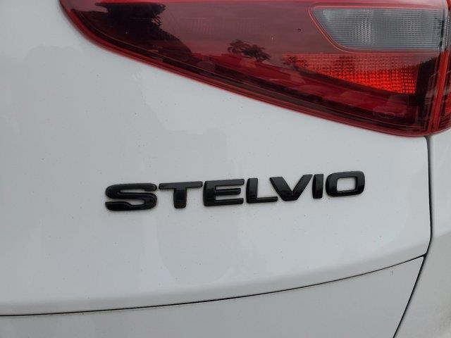 2019 Alfa Romeo Stelvio Sport photo