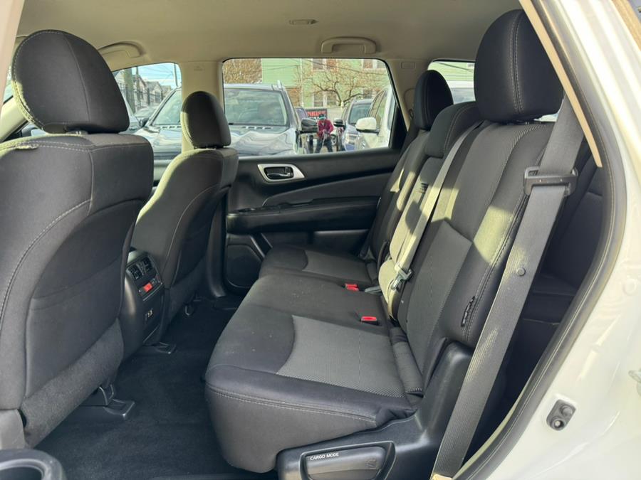 2019 Nissan Pathfinder 4x4 SV photo
