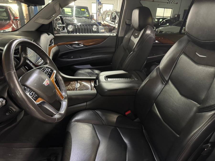 2020 Cadillac Escalade ESV 4WD 4dr Luxury photo
