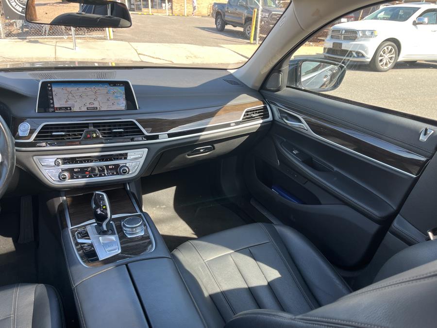 2019 BMW 7-Series 740i xDrive Sedan photo