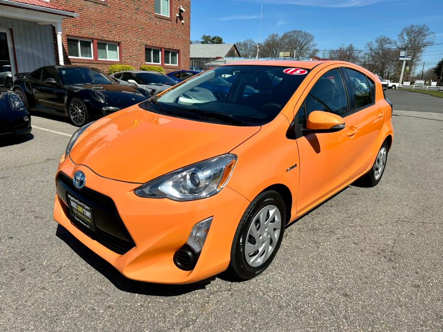 The 2015 Toyota Prius c 5dr HB Two (Natl) photos
