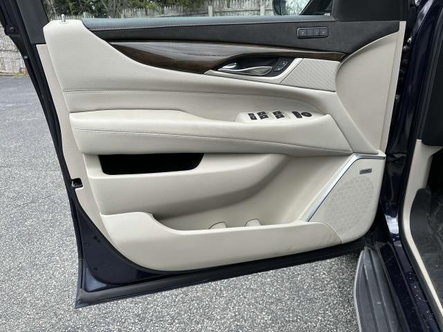 2019 Cadillac Escalade Luxury photo