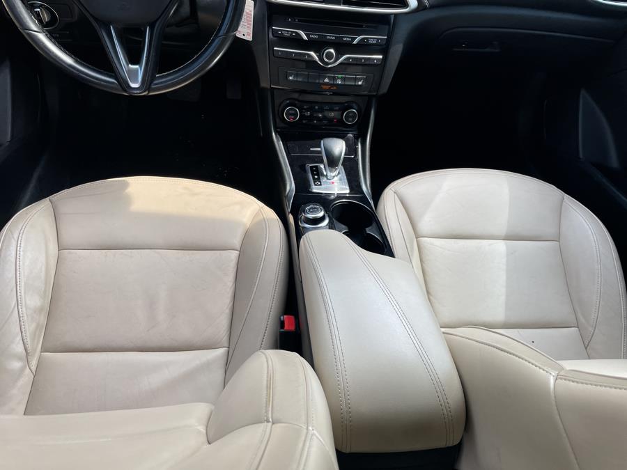 2017 Infiniti QX30 Premium AWD *Ltd Avail* photo