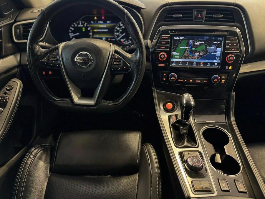 2016 Nissan Maxima SL Sedan 4D photo