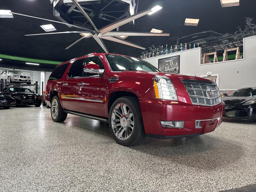 The 2014 Cadillac Escalade ESV Platinum photos