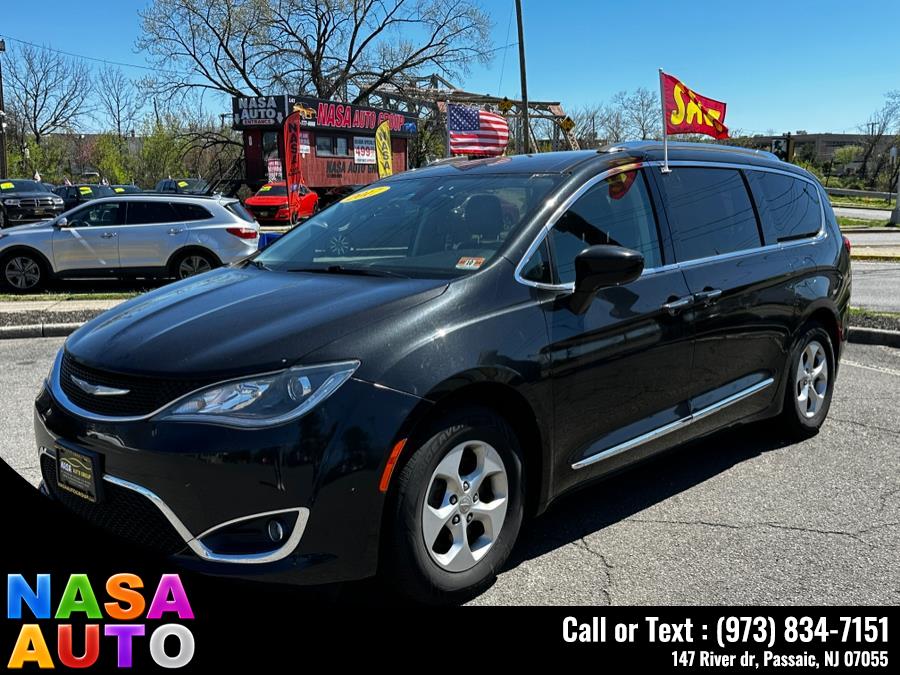 2017 Chrysler Pacifica Touring-L Plus FWD photo