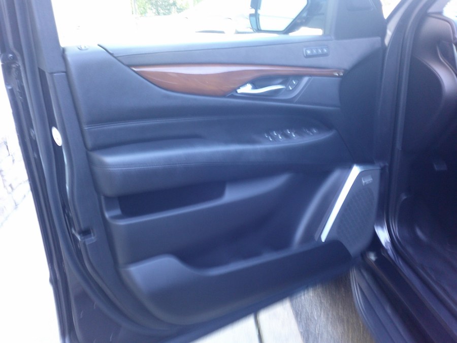 2018 Cadillac Escalade ESV 4WD 4dr Luxury photo