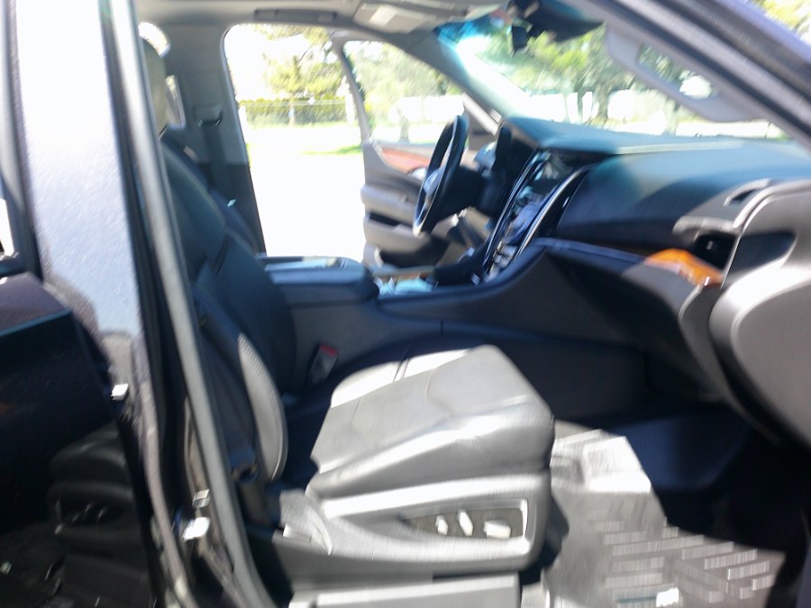 2018 Cadillac Escalade ESV 4WD 4dr Luxury photo