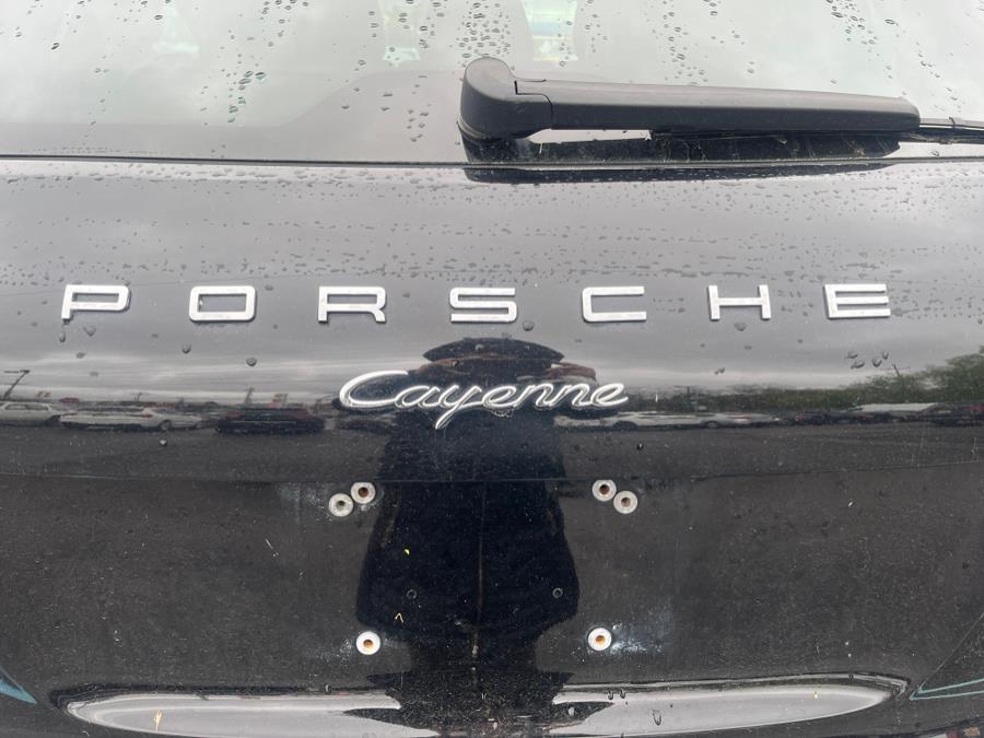 2017 Porsche Cayenne CLEAN CARFAX. LOW MILES!!! photo