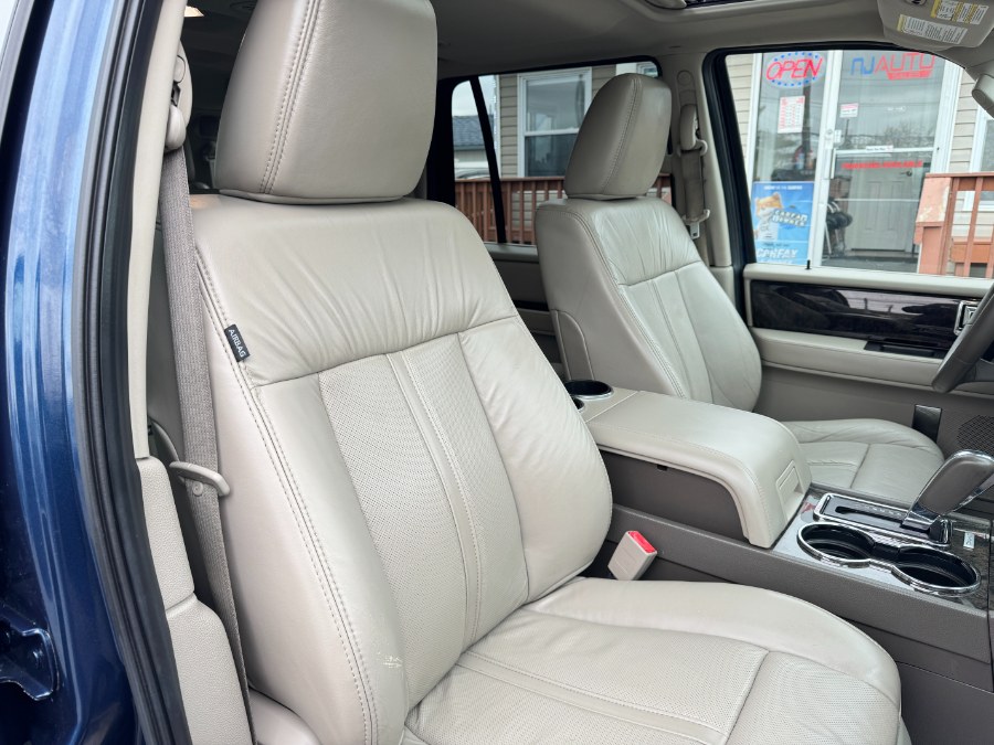 2016 Lincoln Navigator 4WD 4dr Select photo