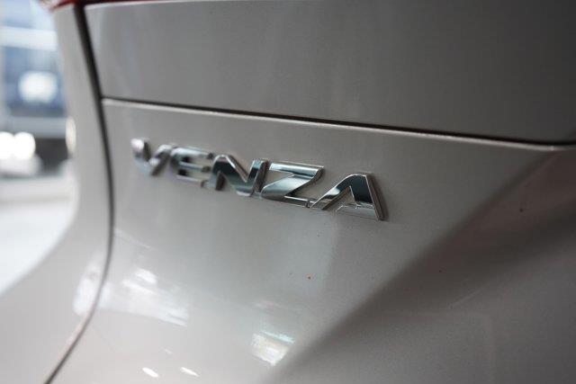 2021 Toyota Venza LE photo
