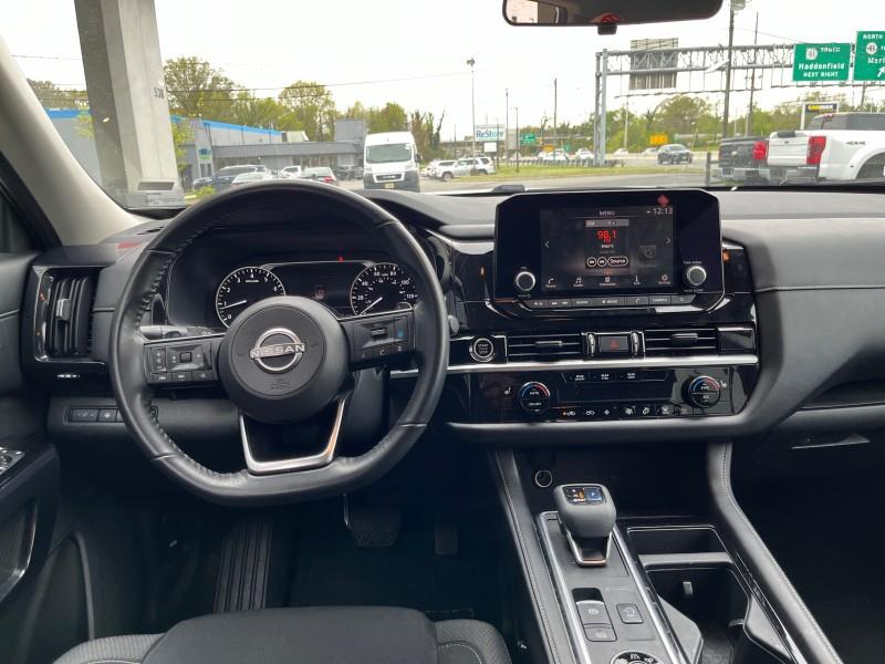 2022 Nissan Pathfinder SV photo