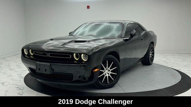 The 2019 Dodge Challenger SXT photos