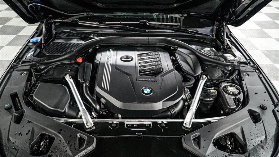 2022 BMW 8-Series 840i photo