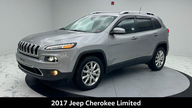 The 2017 Jeep Cherokee Limited photos