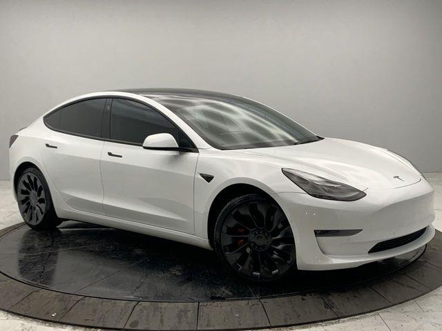 The 2022 Tesla Model 3 Performance photos
