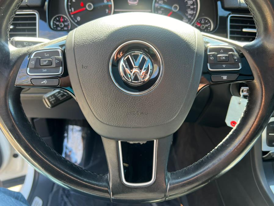 2017 Volkswagen Touareg V6 Wolfsburg Edition photo