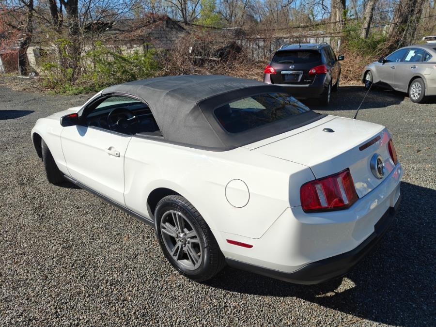 2010 Ford Mustang V6 photo