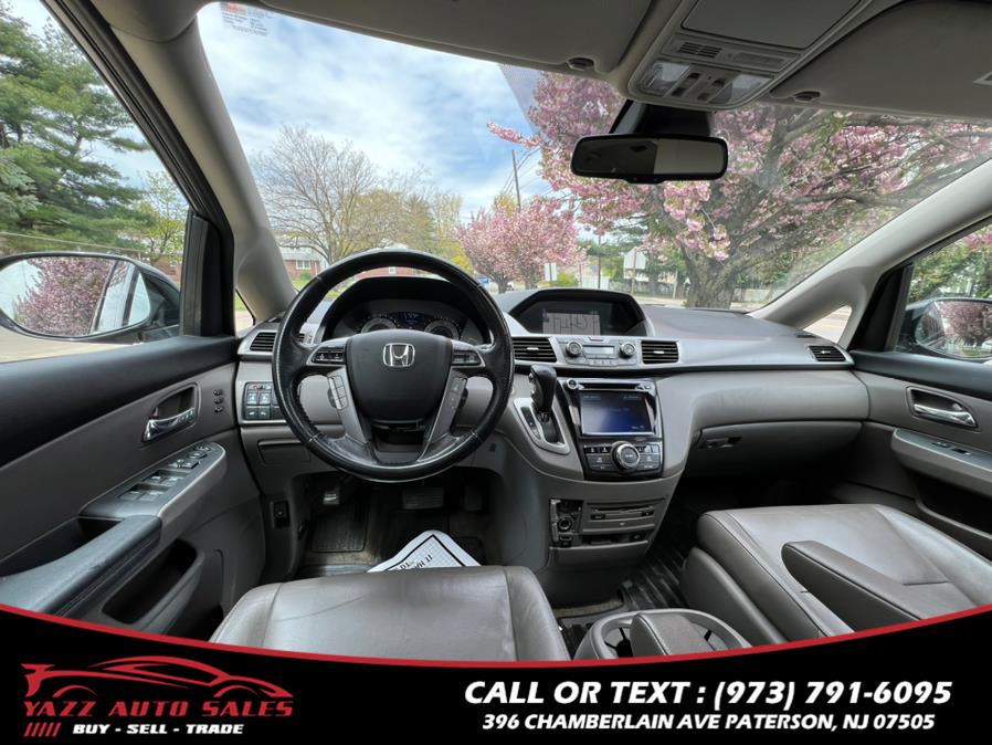 2015 Honda Odyssey 5dr Touring photo