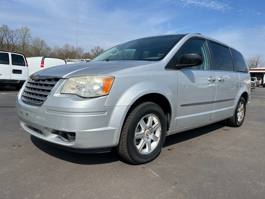 2009 Chrysler Town & Country Touring photo