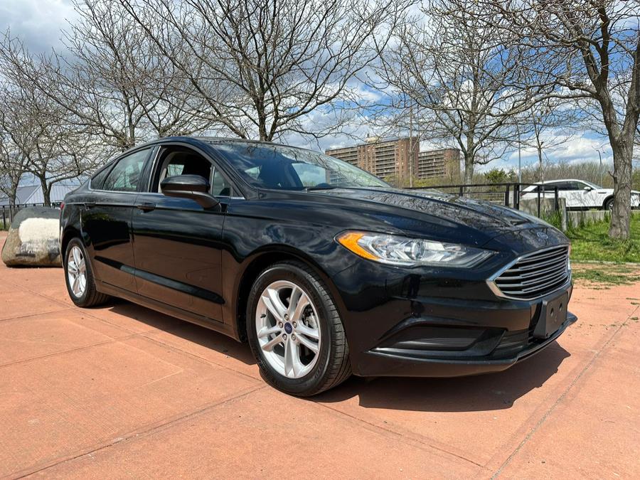 The 2018 Ford Fusion SE FWD photos