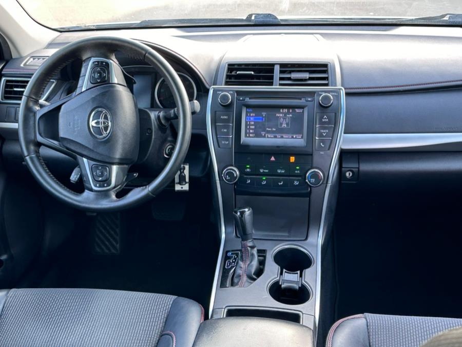 2016 Toyota Camry 4dr Sdn I4 Auto XLE (Natl) photo