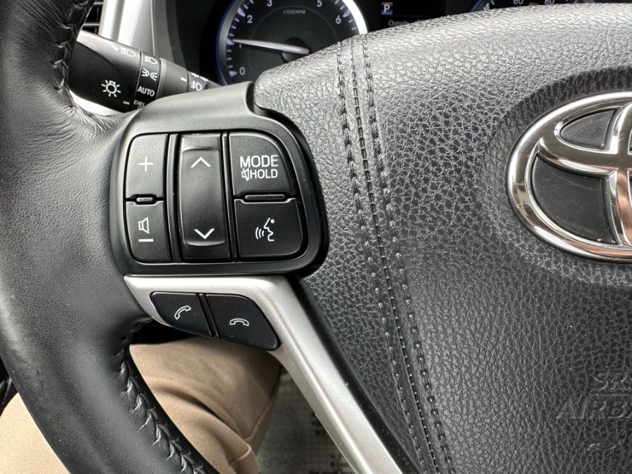 2017 Toyota Highlander Limited V6 AWD (Natl) photo