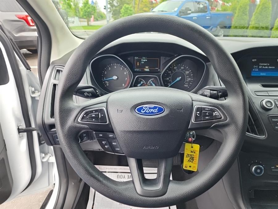2016 Ford Focus 4dr Sdn SE photo