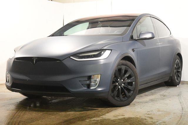 The 2017 Tesla Model X 100D photos