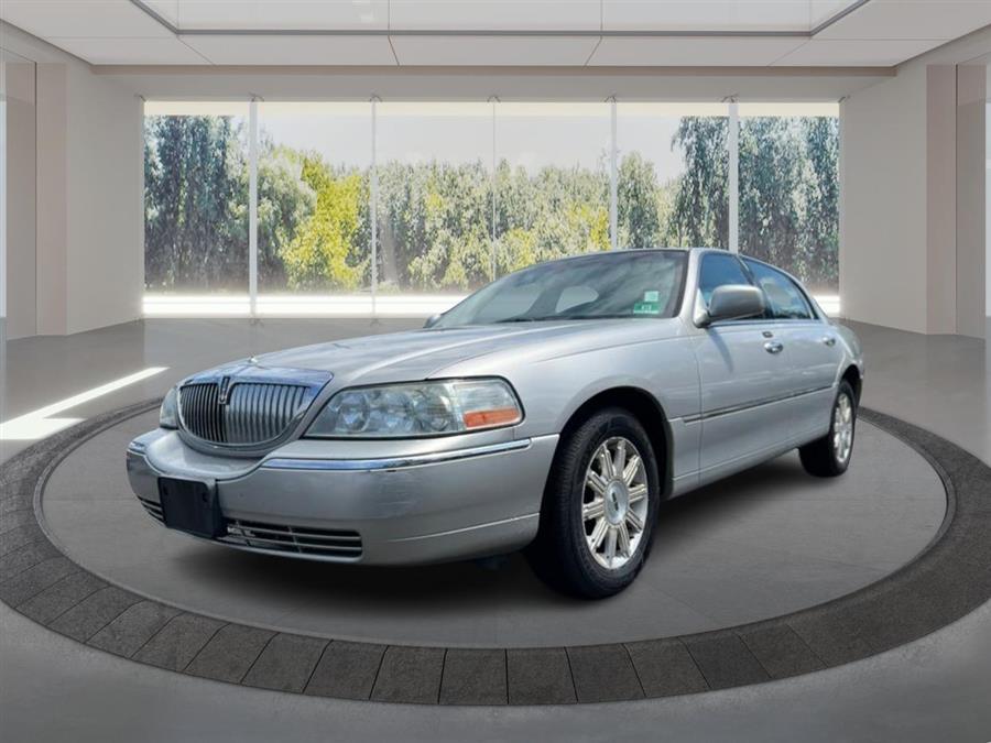 The 2008 Lincoln Town Car Signature Limited photos
