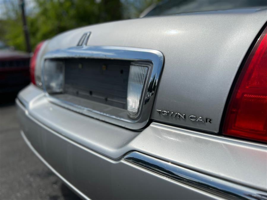 2008 Lincoln Town Car Signature Limited photo