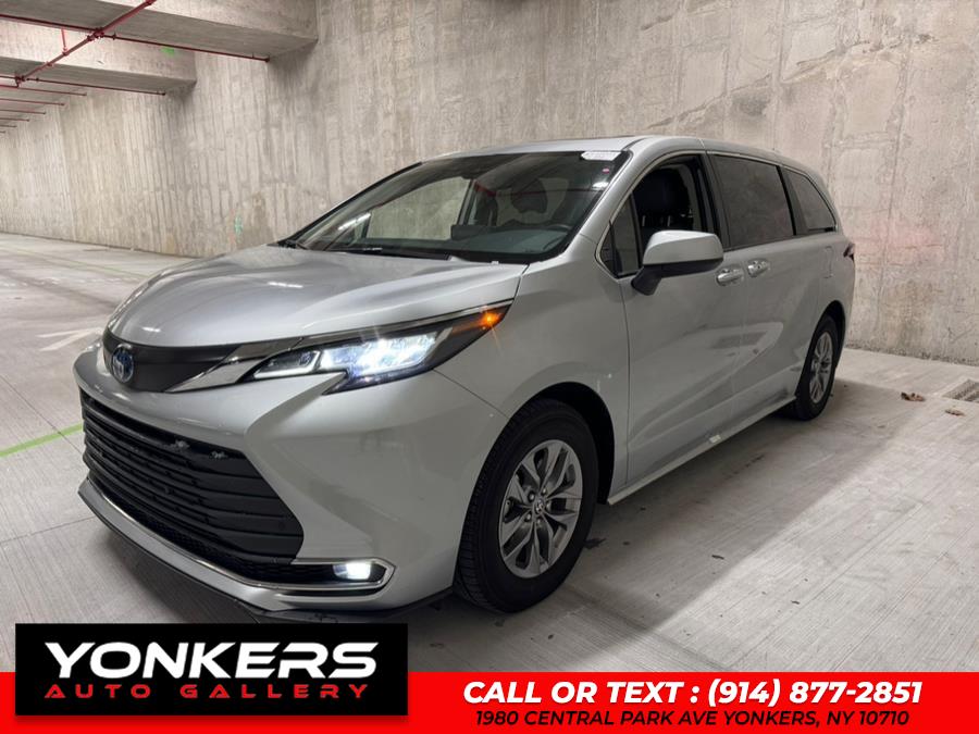 Toyota Sienna XLE 8-Passenger FWD