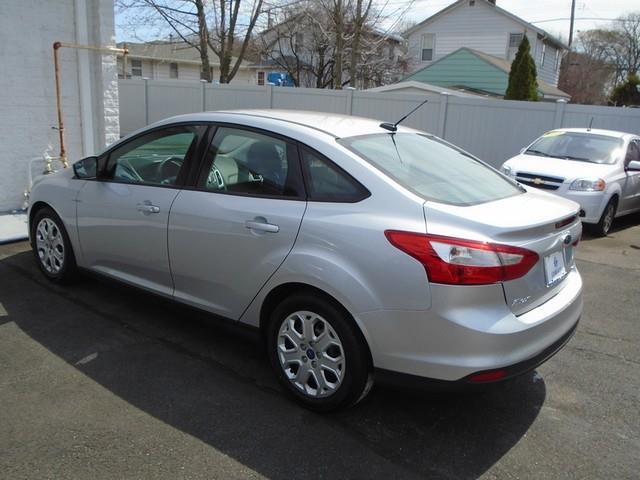 2012 Ford Focus SE photo