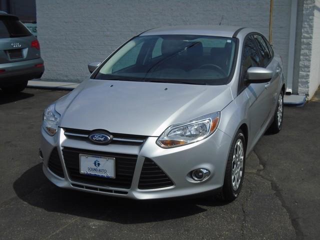 The 2012 Ford Focus SE photos