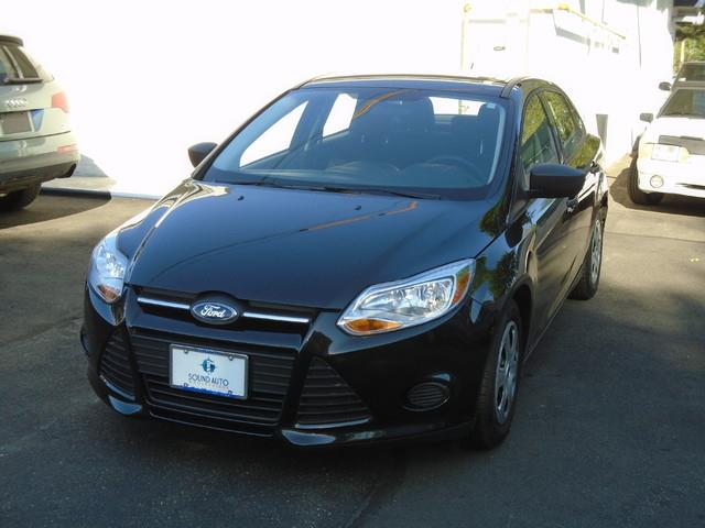 2012 Ford Focus S photo