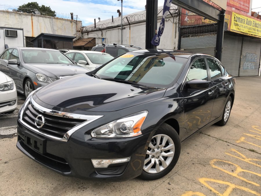 The 2015 Nissan Altima 4dr Sdn I4 2.5 S photos