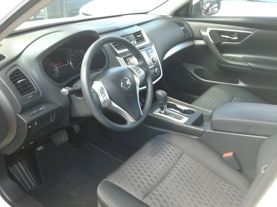 2016 Nissan Altima 4dr Sdn I4 2.5 SV photo