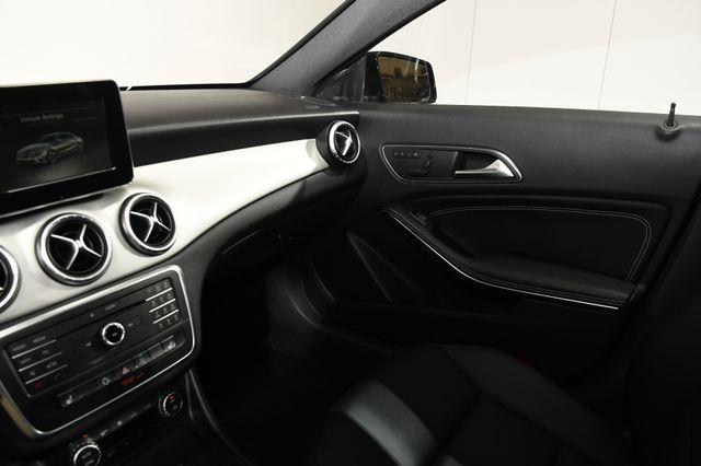 2015 Mercedes-Benz CLA 250 LEATHER photo