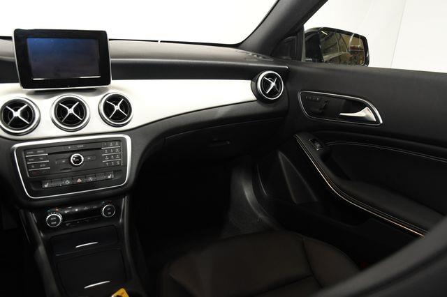 2015 Mercedes-Benz CLA 250 LEATHER photo